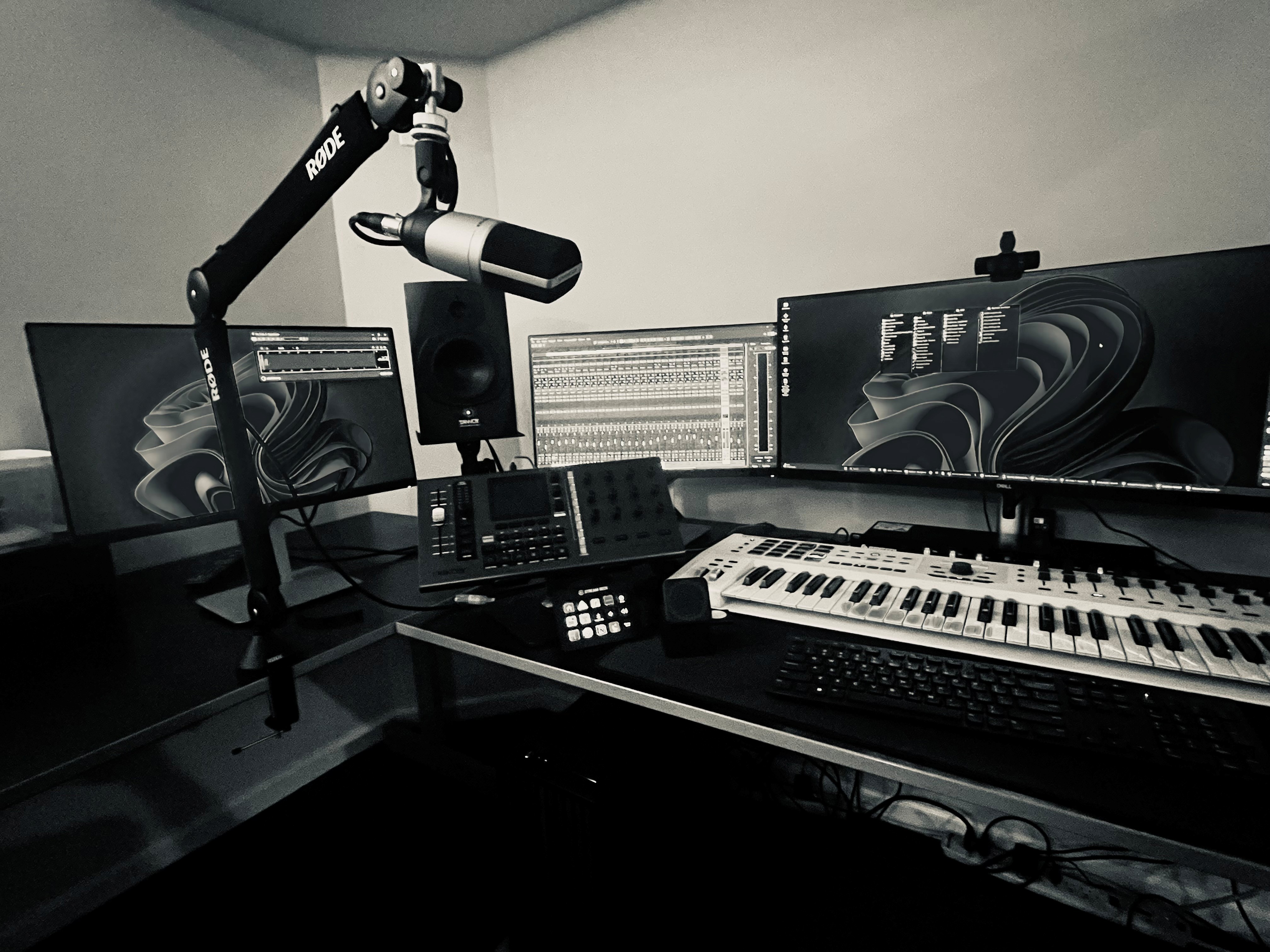 Jonathan Jun's home studio setup